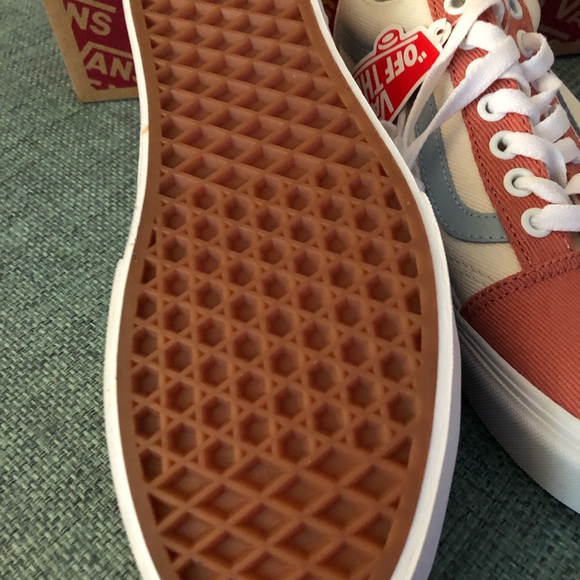 Brand New Multi-colored Women’s Size 9 Vans - Picture 4 of 5